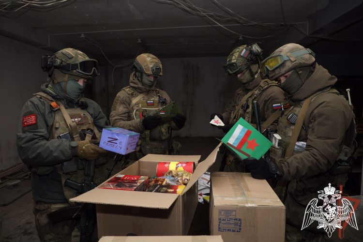 Росгвардейцы получили письма от мариупольских школьников с пожеланиями скорейшей победы (видео)