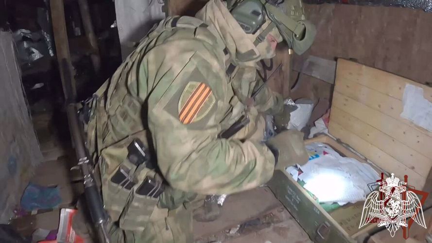 В ДНР росгвардейцы обнаружили склад иностранного вооружения (ВИДЕО)