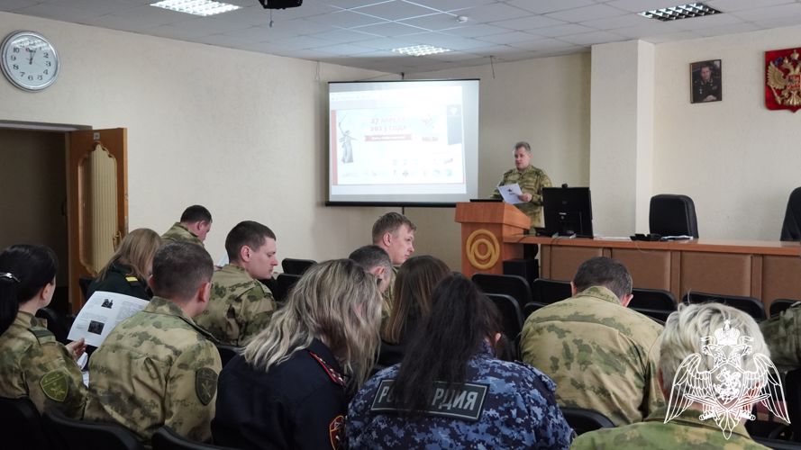 В Саратове сотрудники Росгвардии приняли участие во всероссийской патриотической акции «Диктант Победы»