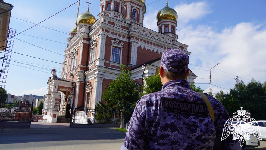 В Саратове Росгвардия обеспечивает правопорядок во время проведения торжественных мероприятий, посвящённых светлому празднику Пасхи