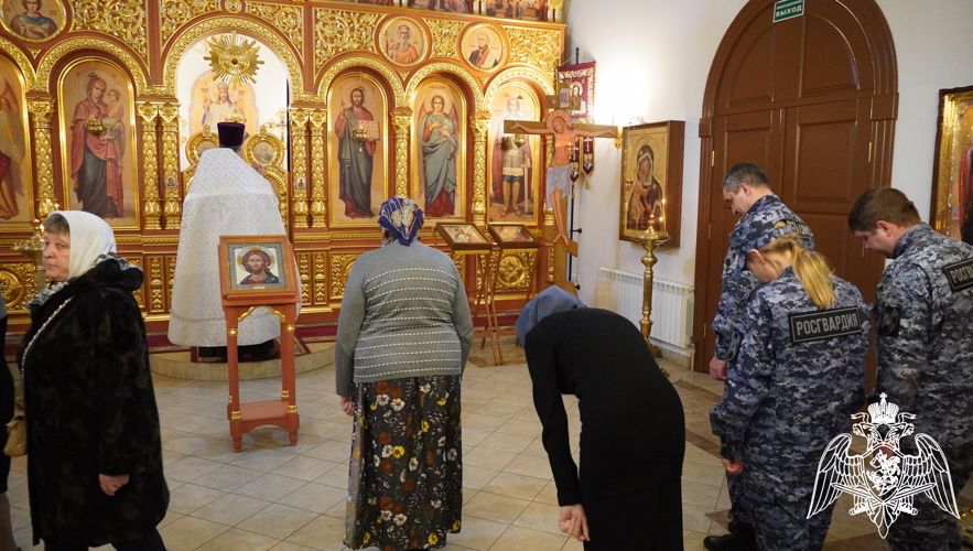В канун светлого праздника Пасхи саратовские росгвардейцы приняли участие в церковном богослужении 