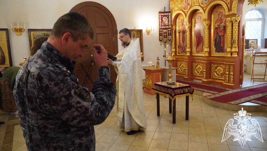 В канун светлого праздника Пасхи саратовские росгвардейцы приняли участие в церковном богослужении 