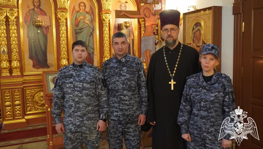 В канун светлого праздника Пасхи саратовские росгвардейцы приняли участие в церковном богослужении 