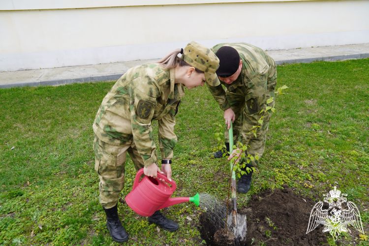 В Саратове сотрудники Росгвардии приняли участие в акции «Зеленая Россия»