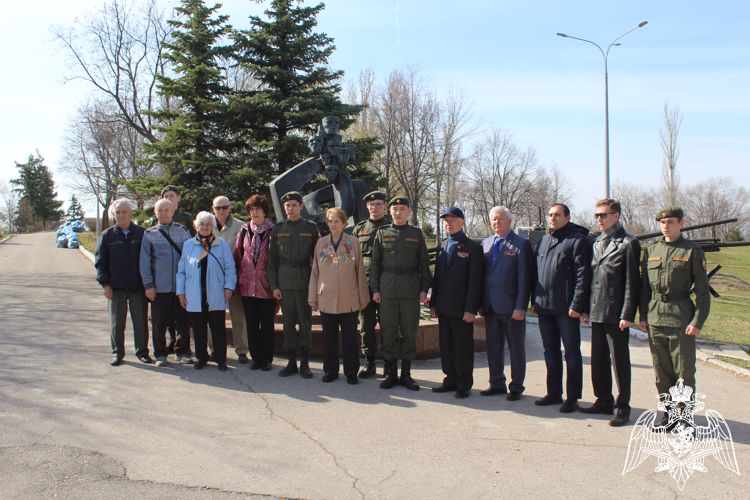В Саратове ветераны войск правопорядка и воспитанники «Гвардейской смены» приняли участие в памятном мероприятии (видео)