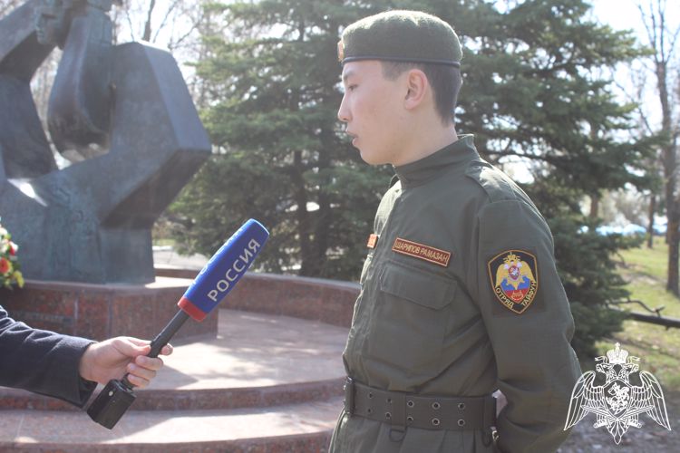 В Саратове ветераны войск правопорядка и воспитанники «Гвардейской смены» приняли участие в памятном мероприятии (видео)