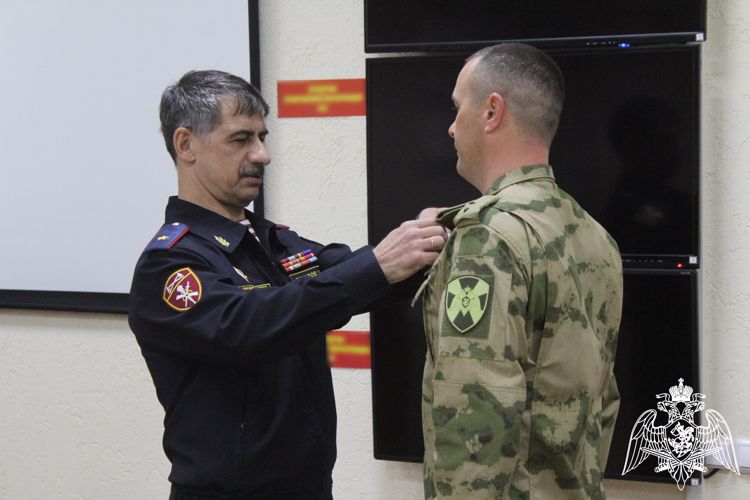 В Саратове наградили росгвардейцев отличившихся в специальной военной операции 