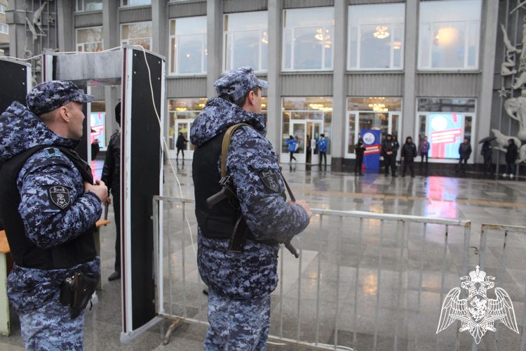 В Саратове росгвардейцы приняли участие в торжественной передаче флага Дельфийских игр Республике Мордовии