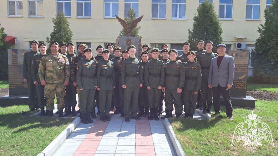 Саратовские росгвардейцы провели для воспитанников «Гвардейской смены» занятия по строевой подготовке