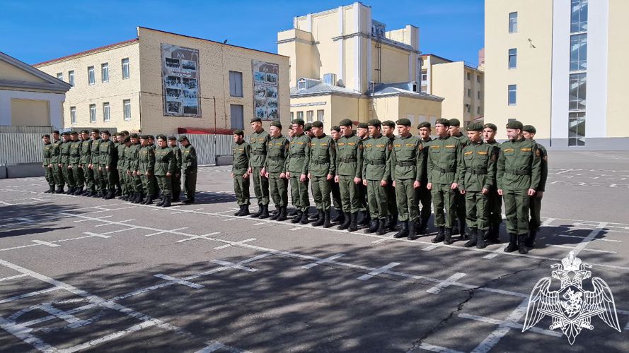 Саратовские росгвардейцы провели для воспитанников «Гвардейской смены» занятия по строевой подготовке
