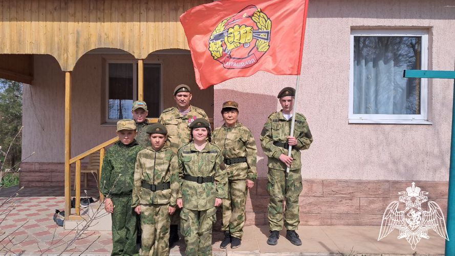 Воспитанники «Гвардейской смены» присоединились к акции «Добрые дела с Росгвардией»