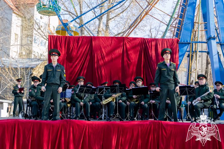 В преддверии Дня космонавтики Росгвардейцы провели концерты (видео)