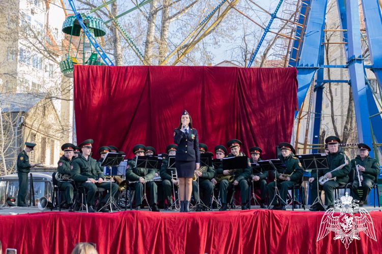 В преддверии Дня космонавтики Росгвардейцы провели концерты (видео)