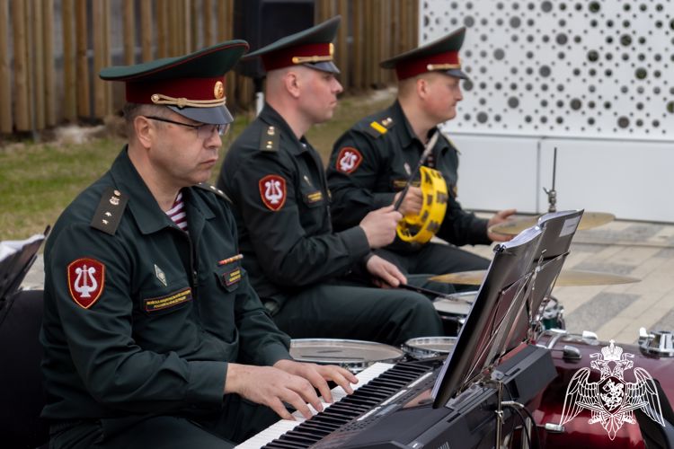 Управление Росгвардии по Саратовской области организовали праздничный концерт, посвященный Дню космонавтики (видео)