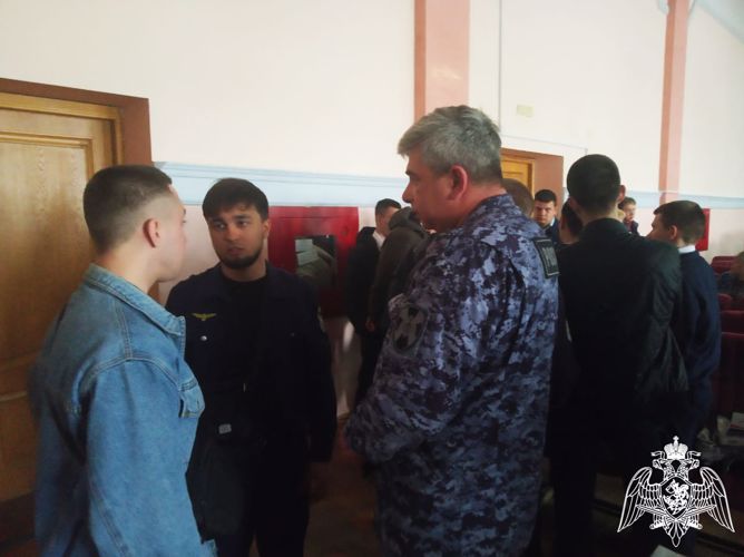 В Саратове сотрудники Росгвардии встретились со студентами ВУЗов