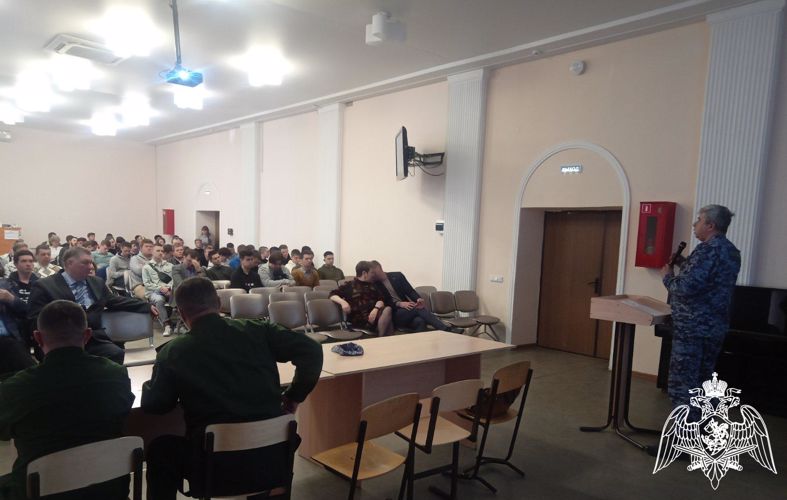 В Саратове сотрудники Росгвардии встретились со студентами ВУЗов