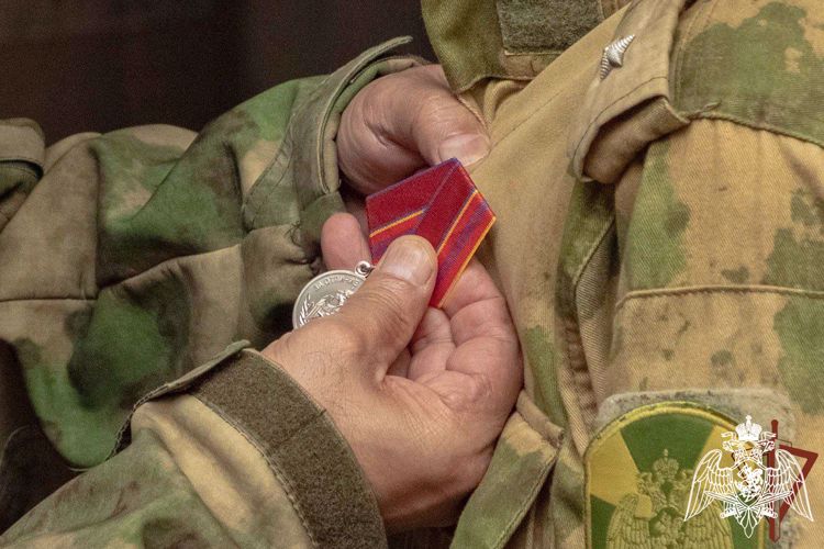 Росгвардейцам вручили награды в зоне проведения специальной военной операции