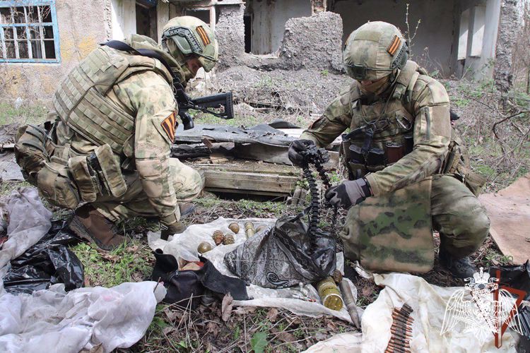 Схроны с оружием и боеприпасами обнаружил спецназ Росгвардии в ДНР