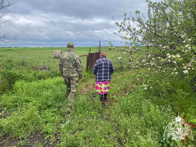 Росгвардейцы оказали помощь пожилой жительнице Херсонской области