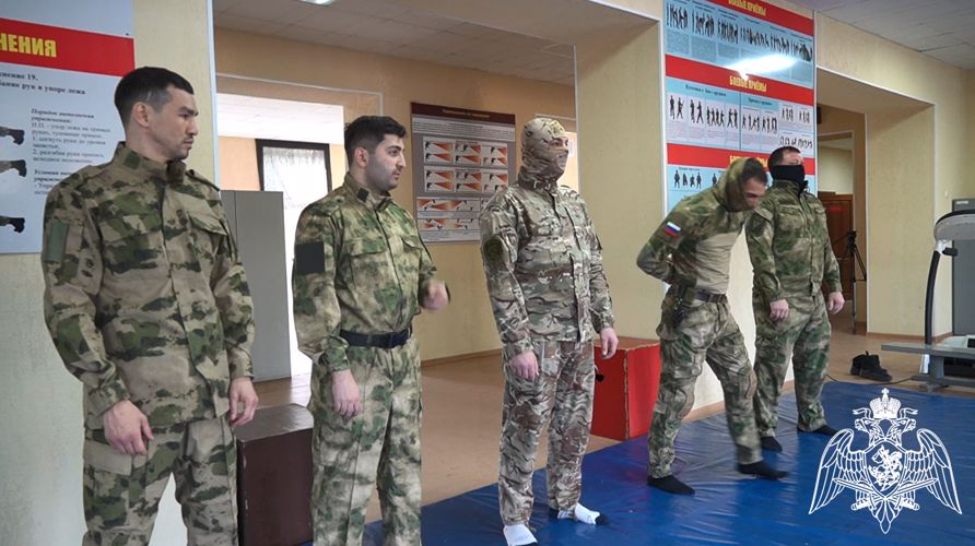 Призер чемпионата мира по боксу и журналист ГТРК «Саратов» узнали о работе ОМОН Росгвардии (видео)