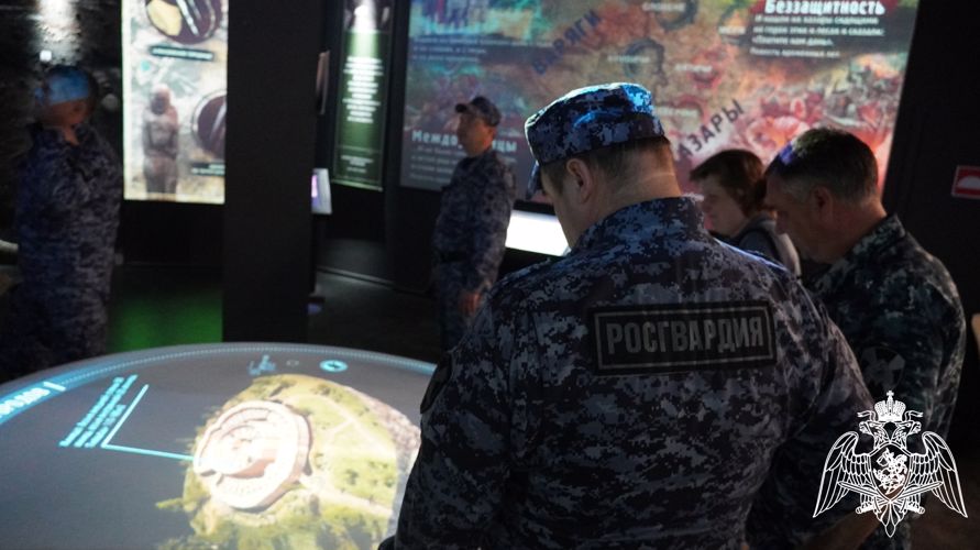 В Саратове сотрудники Росгвардии приняли участие во всероссийской акции "Ночь Музеев" 