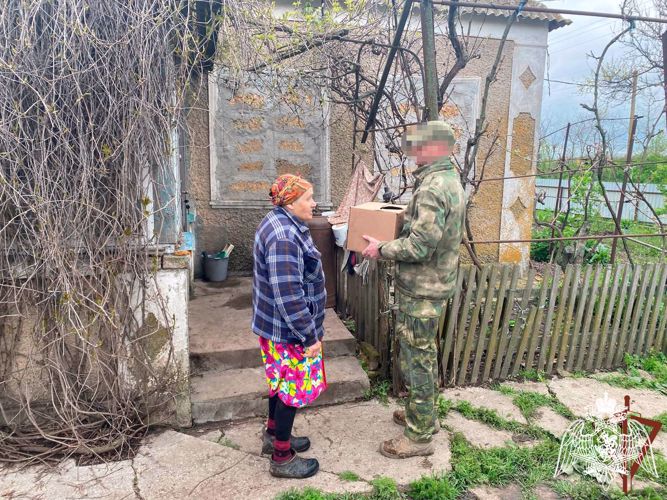 Росгвардейцы оказали помощь пожилой жительнице Херсонской области