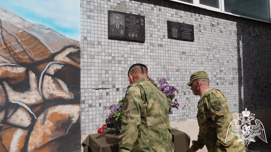 В преддверии Дня Победы саратовские росгвардейцы провели урок Мужества