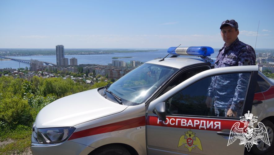В Саратове сотрудники Росгвардии задержали гражданина, подозреваемого в незаконном обороте наркотических средств