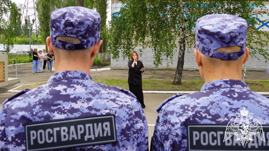 В Саратове военнослужащие территориального управления Росгвардии встретились с будущими солдатами срочной службы