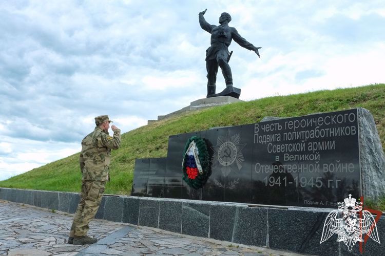 Начальник Главного военно-политического управления Росгвардии посетил подразделения в районе СВО