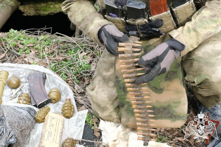 Большое количество оружия и боеприпасов националистов изъяли росгвардейцы при выполнении задач в ДНР (ВИДЕО)