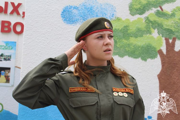 В Саратовской области в рамках акции «Каникулы с Росгвардией» с воспитанниками «Гвардейской смены» прошла военно-спортивная  игра