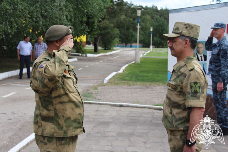 В Саратовской области в рамках акции «Каникулы с Росгвардией» с воспитанниками «Гвардейской смены» прошла военно-спортивная  игра