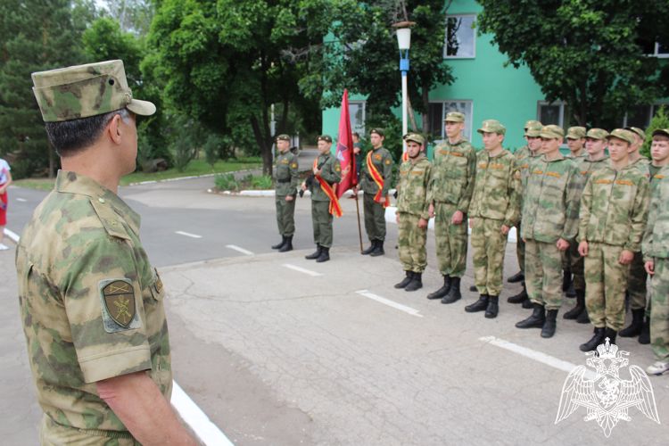 В Саратовской области в рамках акции «Каникулы с Росгвардией» с воспитанниками «Гвардейской смены» прошла военно-спортивная  игра