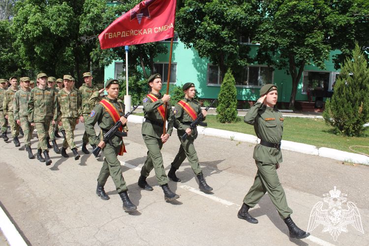 В Саратовской области в рамках акции «Каникулы с Росгвардией» с воспитанниками «Гвардейской смены» прошла военно-спортивная  игра