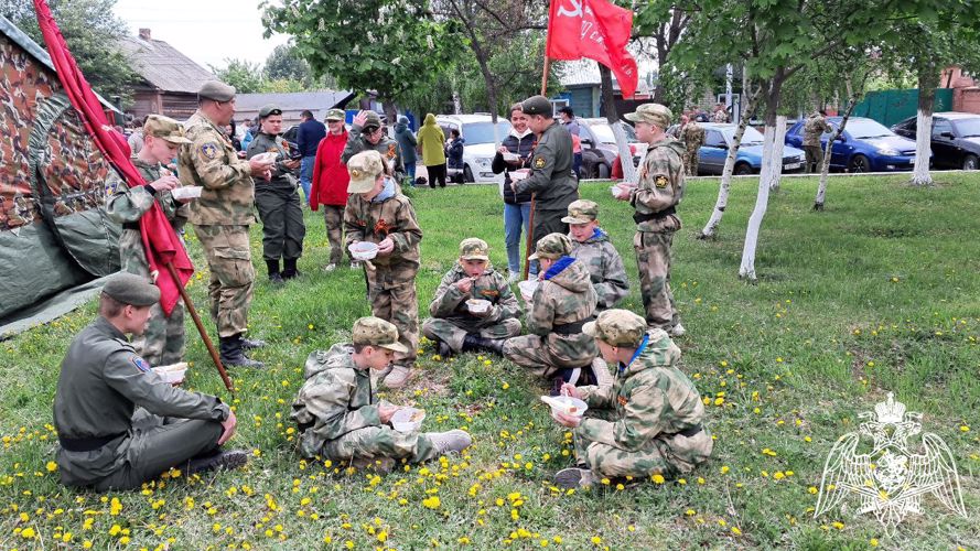 В Саратове ветераны войск правопорядка совместно с воспитанниками «Гвардейской смены» и учащимися школ провели цикл патриотических мероприятий, посвящённых Дню Победы