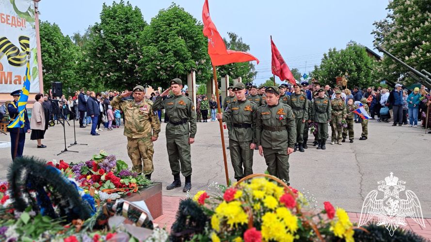 В Саратове ветераны войск правопорядка совместно с воспитанниками «Гвардейской смены» и учащимися школ провели цикл патриотических мероприятий, посвящённых Дню Победы