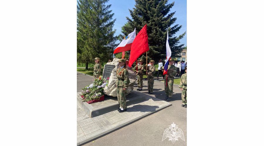 В Саратове ветераны войск правопорядка совместно с воспитанниками «Гвардейской смены» и учащимися школ провели цикл патриотических мероприятий, посвящённых Дню Победы