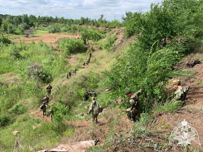 В Саратовской области в рамках акции «Каникулы с Росгвардией» с воспитанниками «Гвардейской смены» прошла военно-спортивная  игра