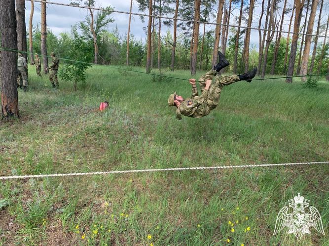 В Саратовской области в рамках акции «Каникулы с Росгвардией» с воспитанниками «Гвардейской смены» прошла военно-спортивная  игра