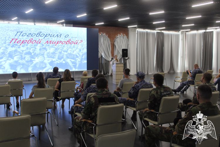 В Саратове офицеры Росгвардии посетили исторический парк «Россия-Моя история»