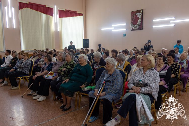В Саратовской области военнослужащие и сотрудники Росгвардии провели концерт для беженцев из Донецкой и Луганской Народных Республик 