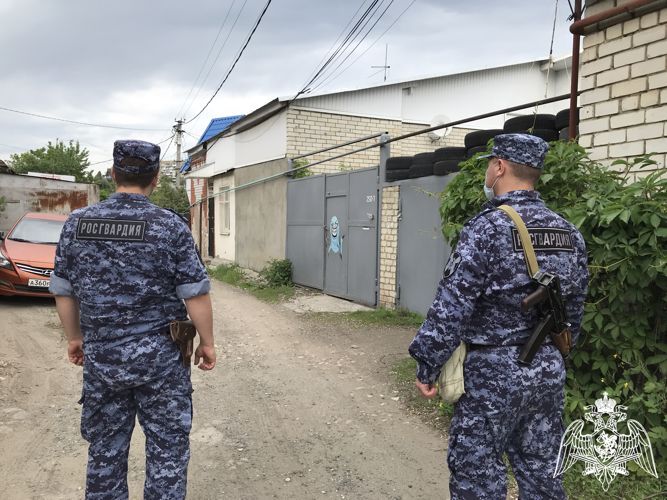 В Саратове сотрудники Росгвардии задержали гражданина, подозреваемого в незаконном обороте наркотических средств