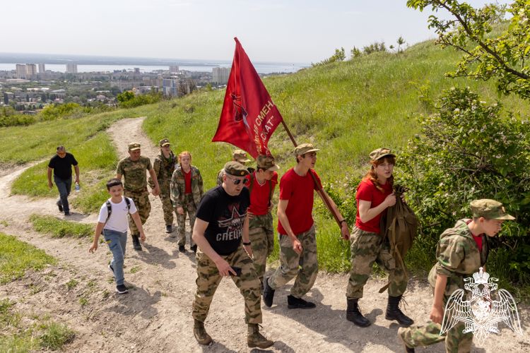 В Саратове юные представители «Гвардейской смены» приняли участие в марше памяти