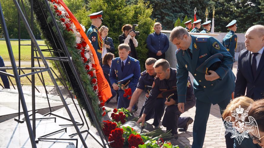 В Саратове военнослужащие, сотрудники и ветераны Росгвардии приняли участие в памятных мероприятиях, приуроченных ко Дню Памяти и Скорби
