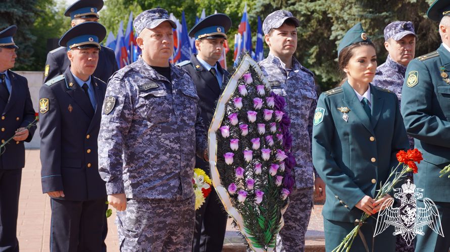 В Саратове военнослужащие, сотрудники и ветераны Росгвардии приняли участие в памятных мероприятиях, приуроченных ко Дню Памяти и Скорби