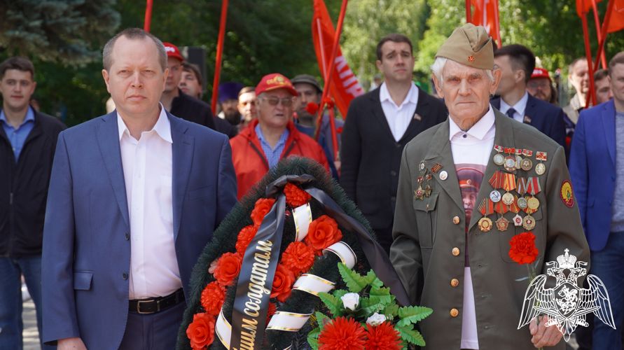 В Саратове военнослужащие, сотрудники и ветераны Росгвардии приняли участие в памятных мероприятиях, приуроченных ко Дню Памяти и Скорби
