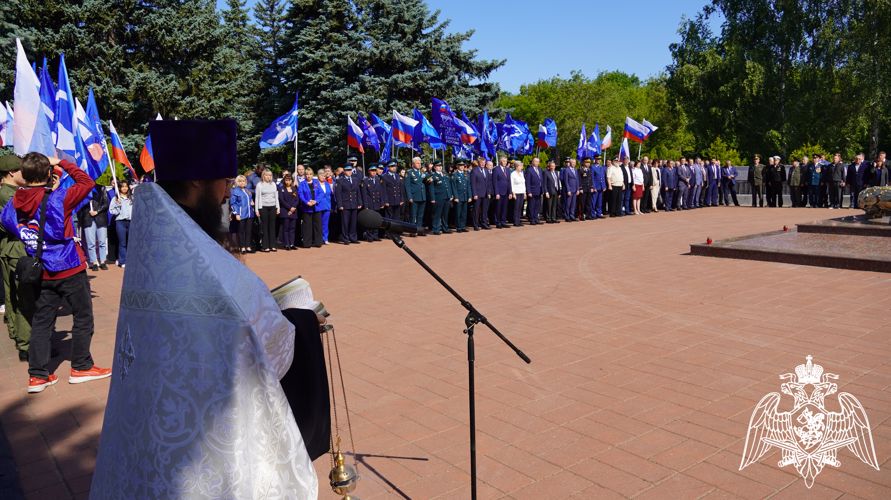 В Саратове военнослужащие, сотрудники и ветераны Росгвардии приняли участие в памятных мероприятиях, приуроченных ко Дню Памяти и Скорби