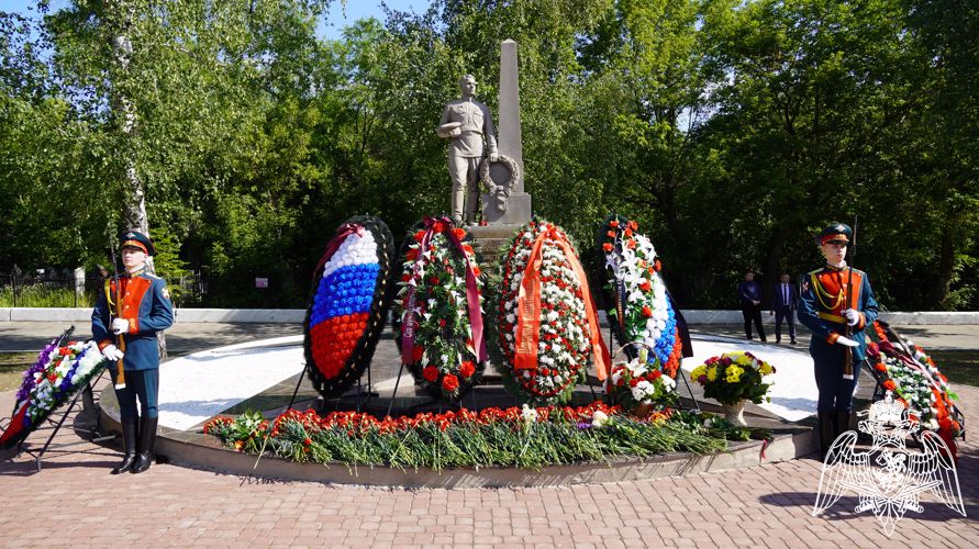 В Саратове военнослужащие, сотрудники и ветераны Росгвардии приняли участие в памятных мероприятиях, приуроченных ко Дню Памяти и Скорби