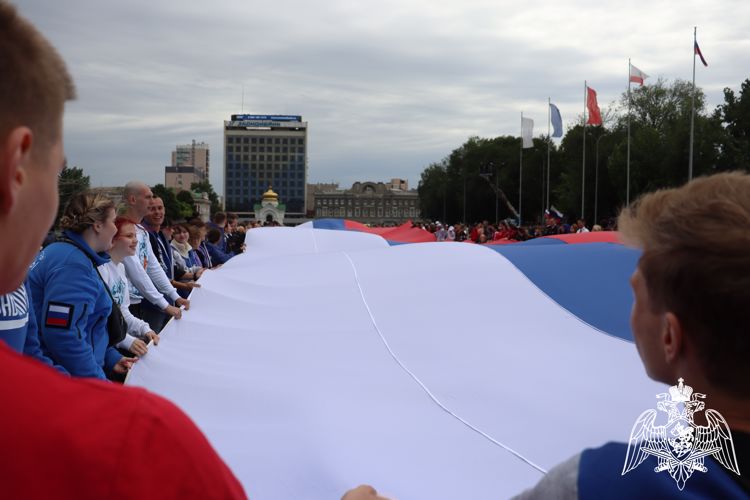 В день России саратовские росгвардейцы подарили праздничный концерт для жителей и гостей города 